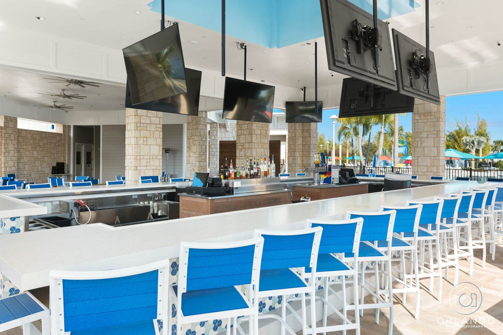 Poolside bar at Windsor Island Resort