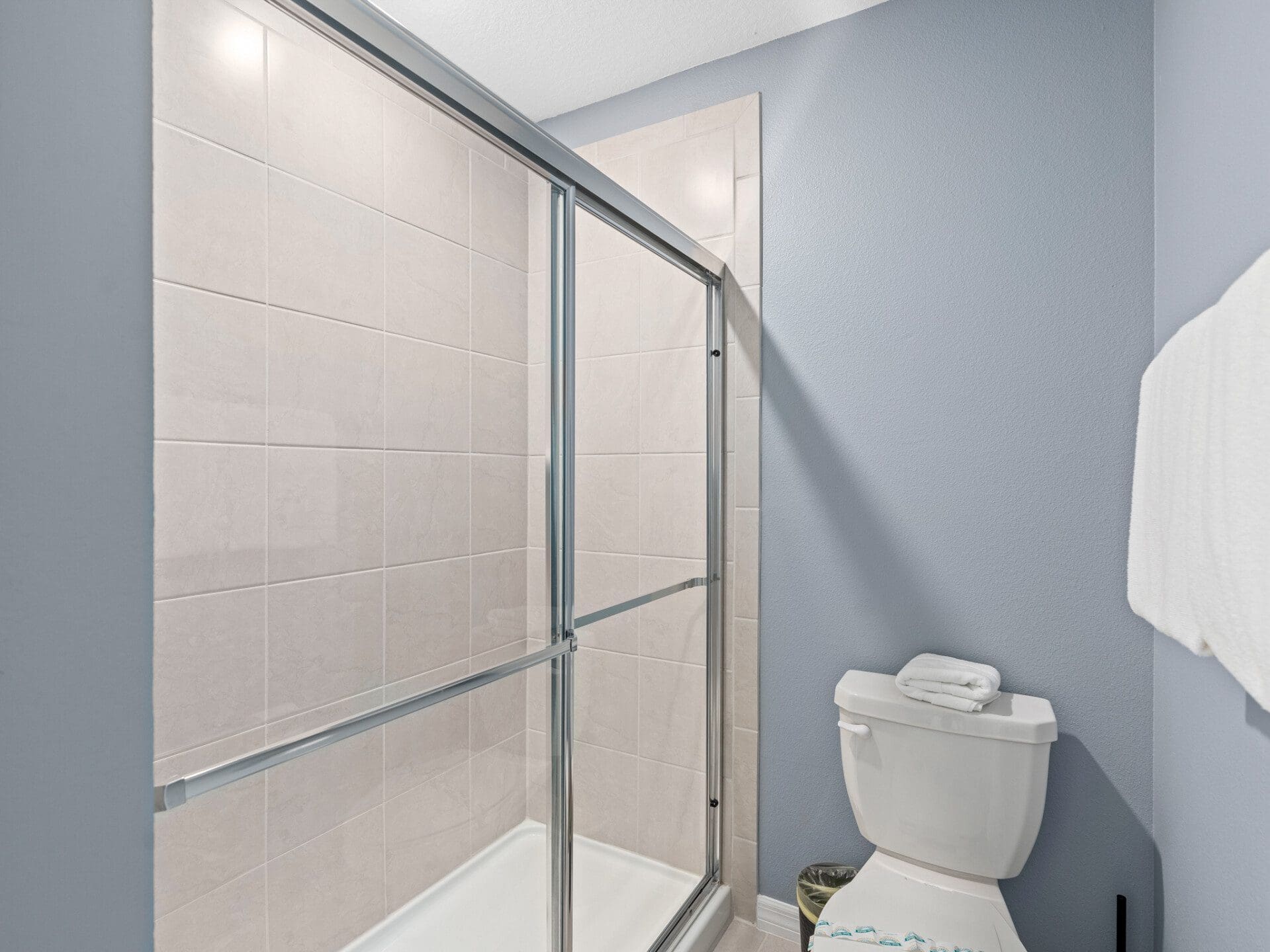 Encanto ensuite bath